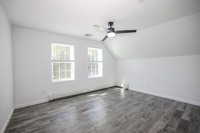 11 Ash Street, Londonderry, NH 03053