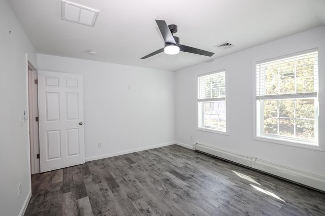 11 Ash Street, Londonderry, NH 03053
