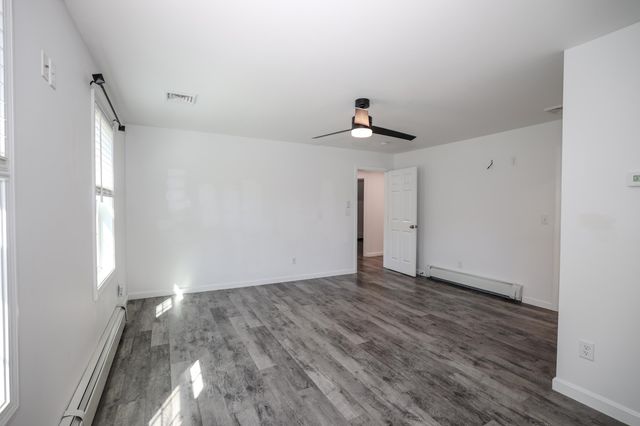 11 Ash Street, Londonderry, NH 03053