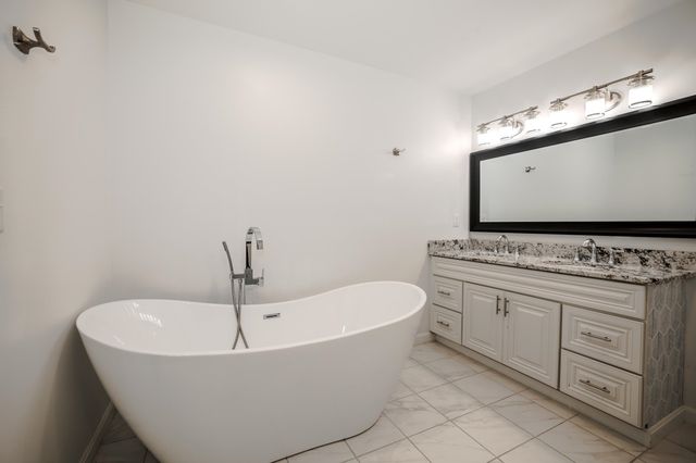 11 Ash Street, Londonderry, NH 03053