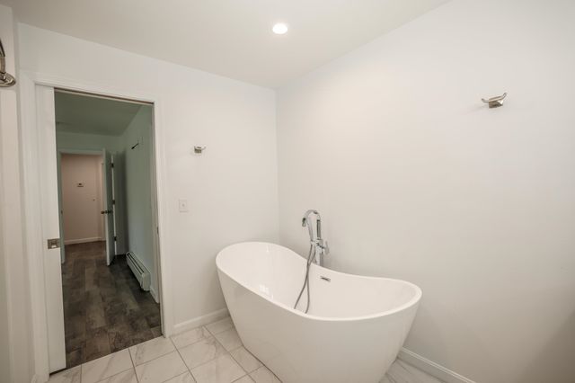 11 Ash Street, Londonderry, NH 03053