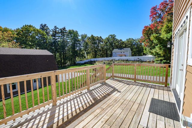 11 Ash Street, Londonderry, NH 03053
