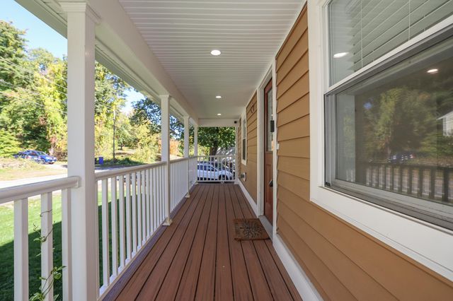 11 Ash Street, Londonderry, NH 03053