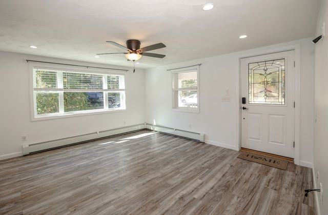 11 Ash Street, Londonderry, NH 03053