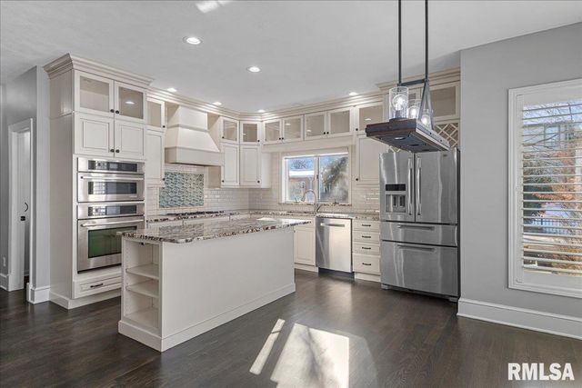 804 FAIRFAX Court, Springfield, IL 62702