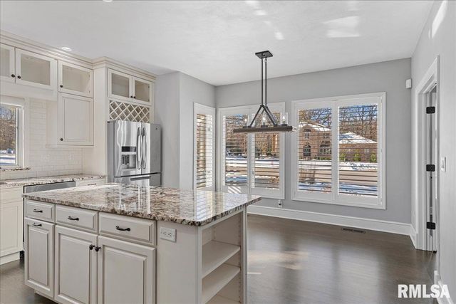 804 FAIRFAX Court, Springfield, IL 62702