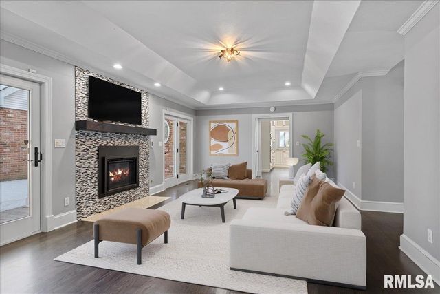 804 FAIRFAX Court, Springfield, IL 62702