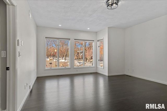 804 FAIRFAX Court, Springfield, IL 62702