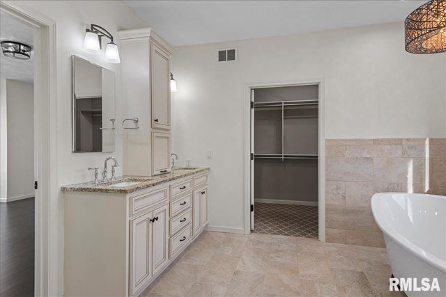 804 FAIRFAX Court, Springfield, IL 62702