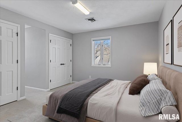 804 FAIRFAX Court, Springfield, IL 62702