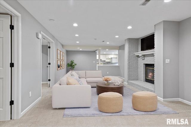 804 FAIRFAX Court, Springfield, IL 62702