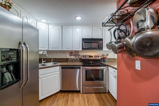2190 Maplewood Dr S, Salem, OR 97306
