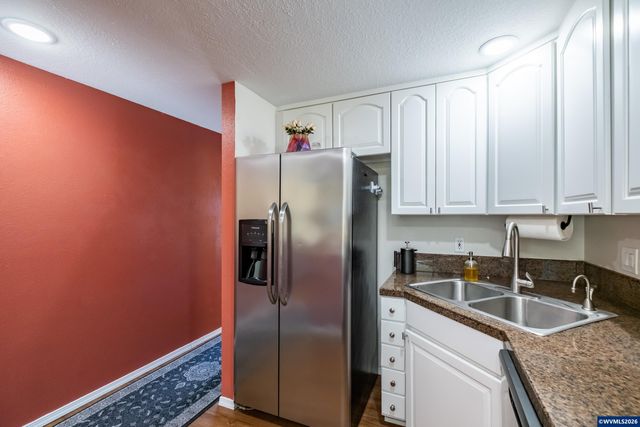 2190 Maplewood Dr S, Salem, OR 97306