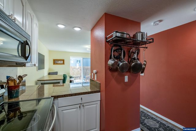2190 Maplewood Dr S, Salem, OR 97306