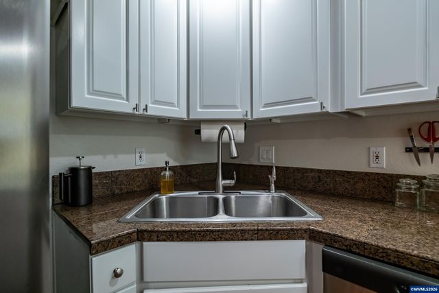 2190 Maplewood Dr S, Salem, OR 97306