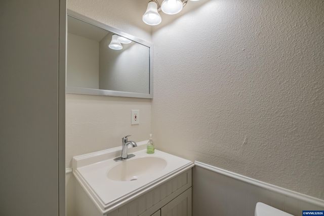 2190 Maplewood Dr S, Salem, OR 97306