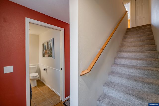 2190 Maplewood Dr S, Salem, OR 97306