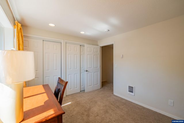 2190 Maplewood Dr S, Salem, OR 97306