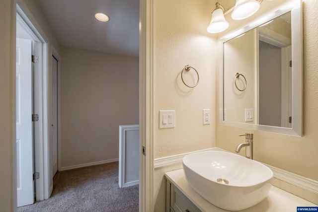 2190 Maplewood Dr S, Salem, OR 97306