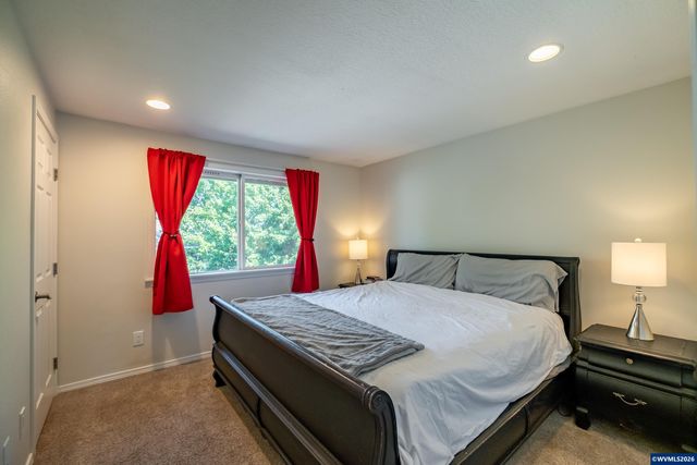 2190 Maplewood Dr S, Salem, OR 97306