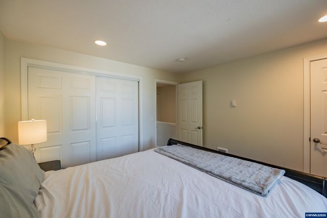 2190 Maplewood Dr S, Salem, OR 97306