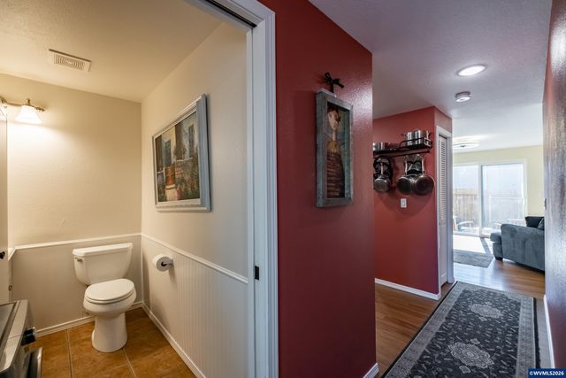 2190 Maplewood Dr S, Salem, OR 97306