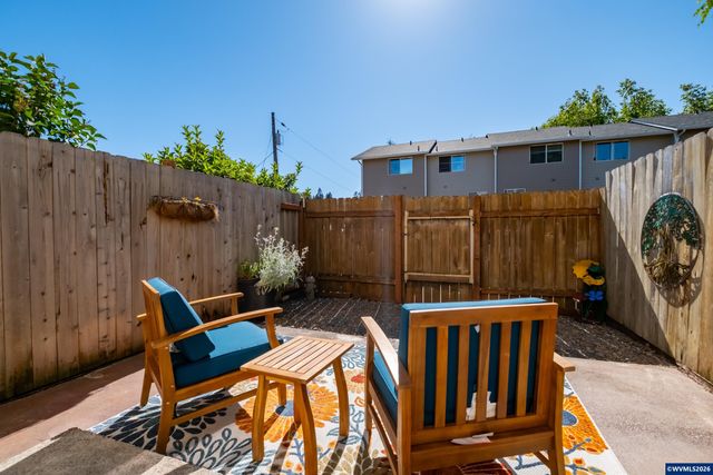 2190 Maplewood Dr S, Salem, OR 97306