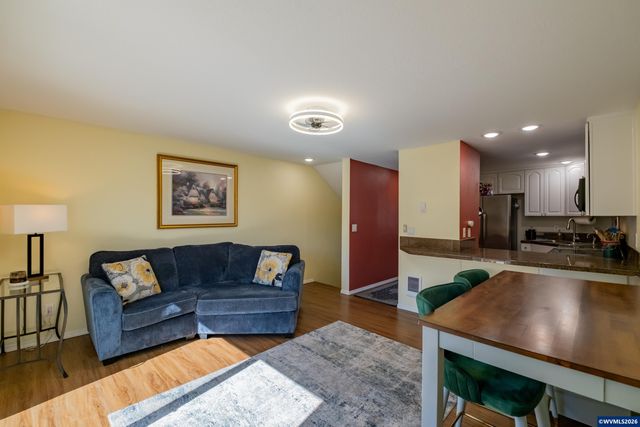 2190 Maplewood Dr S, Salem, OR 97306