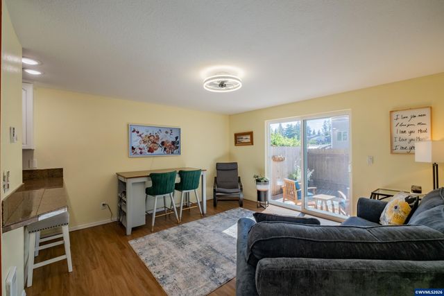 2190 Maplewood Dr S, Salem, OR 97306