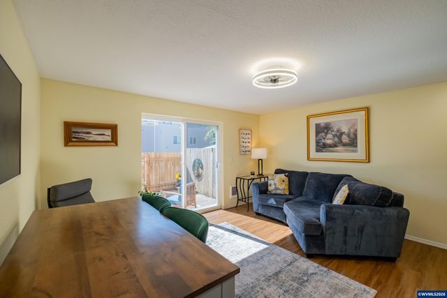 2190 Maplewood Dr S, Salem, OR 97306