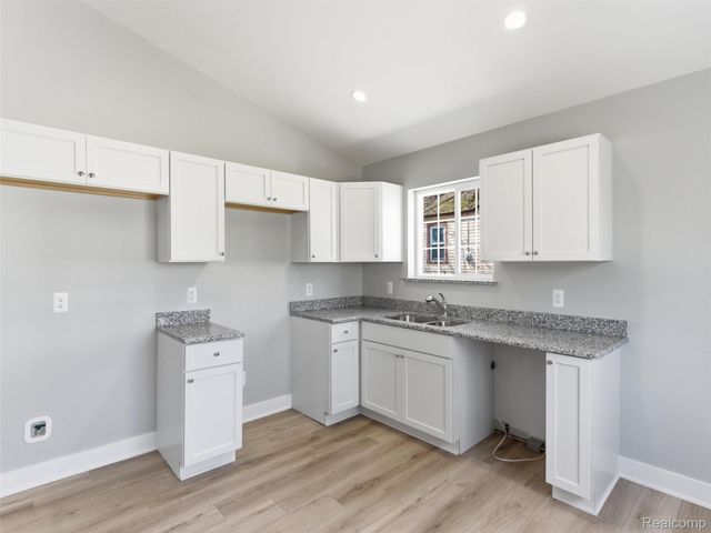 1005 Lakeview Street, Waterford Charter Township, MI 48328