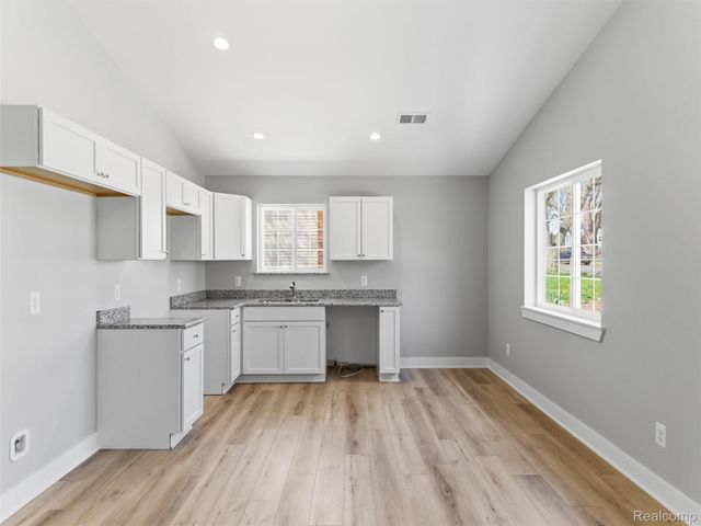 1005 Lakeview Street, Waterford Charter Township, MI 48328