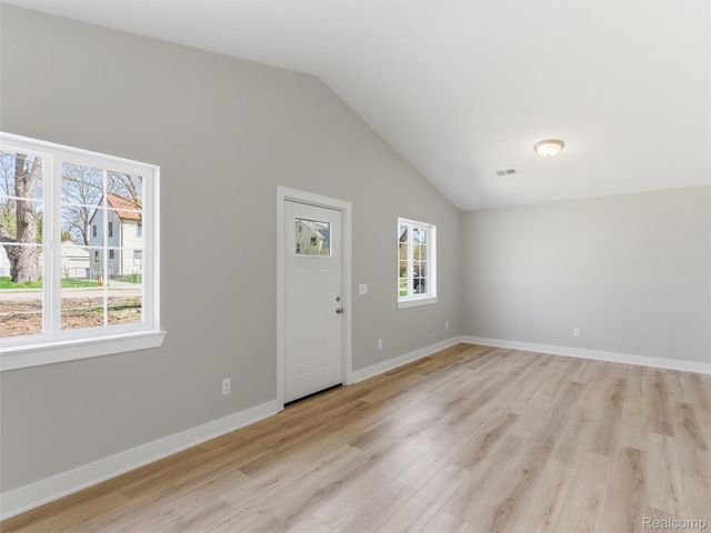 1005 Lakeview Street, Waterford Charter Township, MI 48328