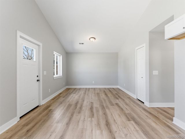 1005 Lakeview Street, Waterford Charter Township, MI 48328