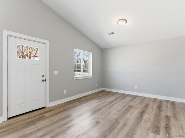 1005 Lakeview Street, Waterford Charter Township, MI 48328