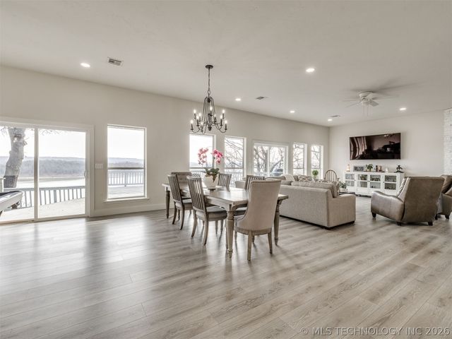 218 Nakomis Circle, Canadian, OK 74425