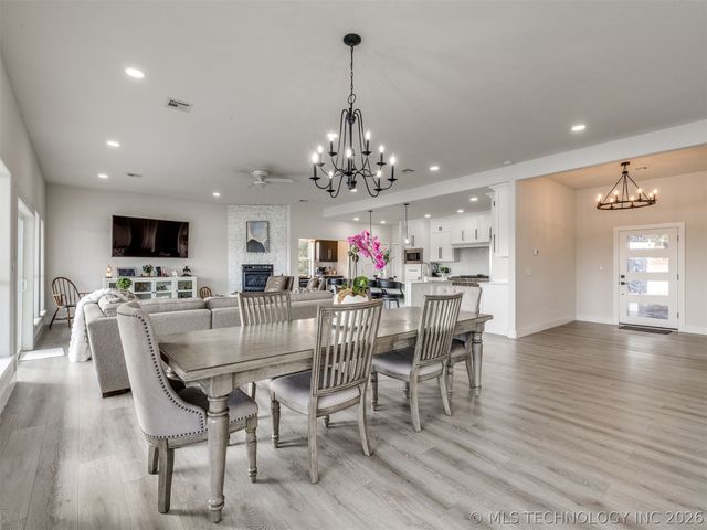 218 Nakomis Circle, Canadian, OK 74425