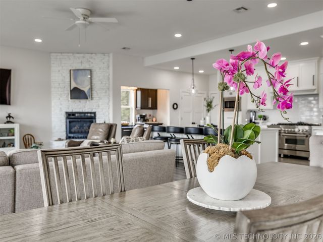 218 Nakomis Circle, Canadian, OK 74425