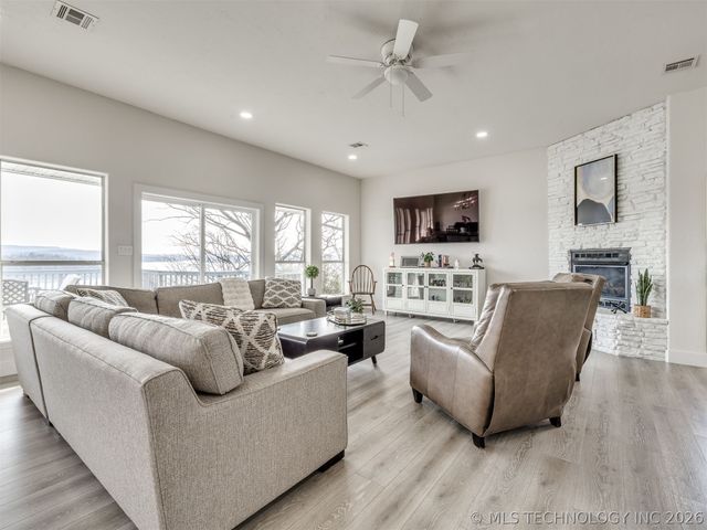 218 Nakomis Circle, Canadian, OK 74425