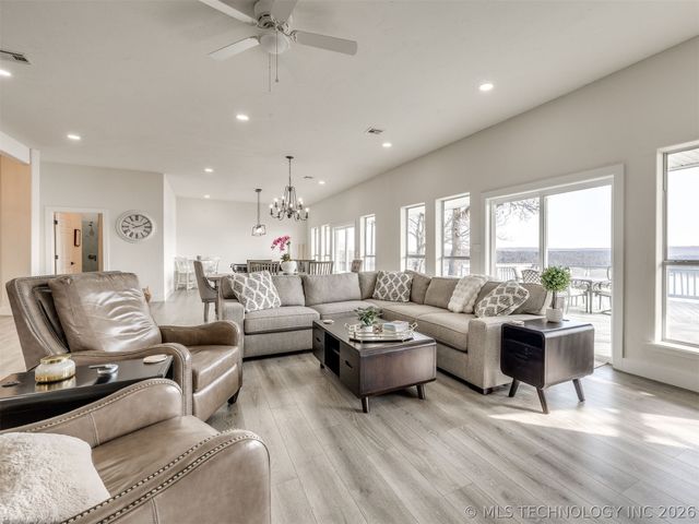 218 Nakomis Circle, Canadian, OK 74425