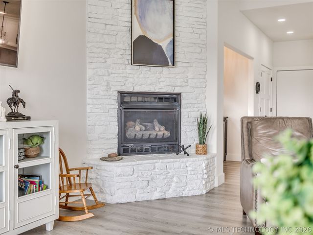 218 Nakomis Circle, Canadian, OK 74425