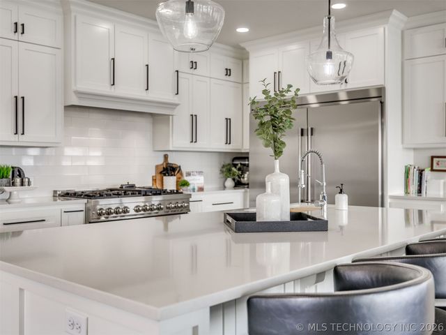 218 Nakomis Circle, Canadian, OK 74425