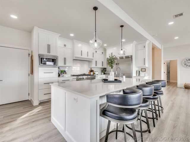 218 Nakomis Circle, Canadian, OK 74425