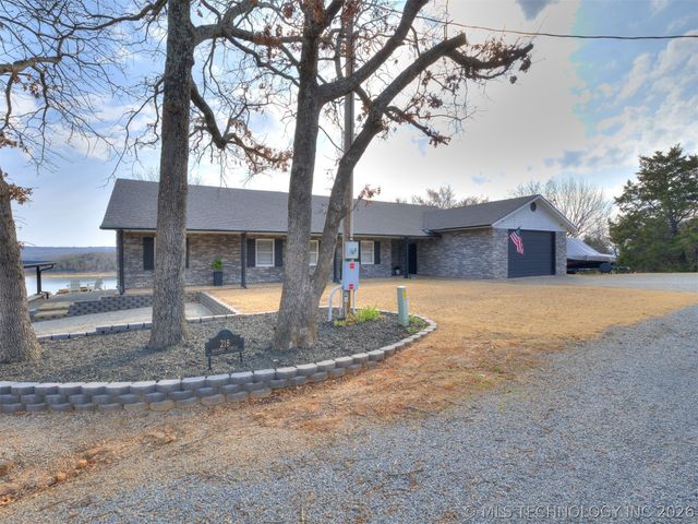 218 Nakomis Circle, Canadian, OK 74425