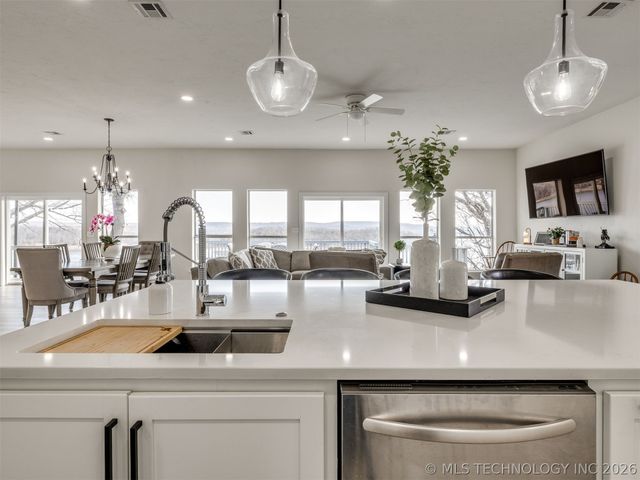 218 Nakomis Circle, Canadian, OK 74425