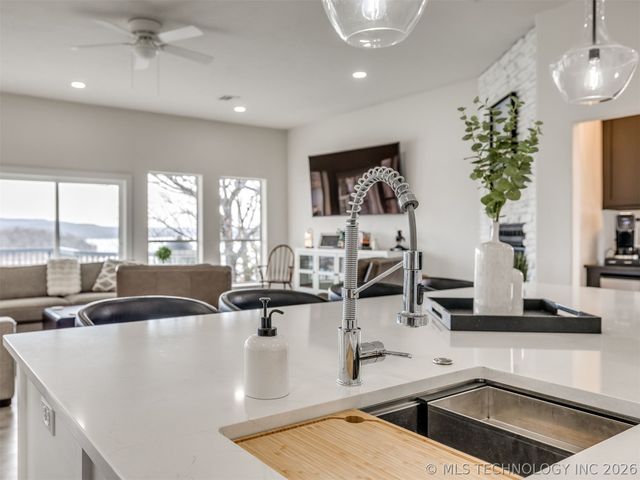 218 Nakomis Circle, Canadian, OK 74425