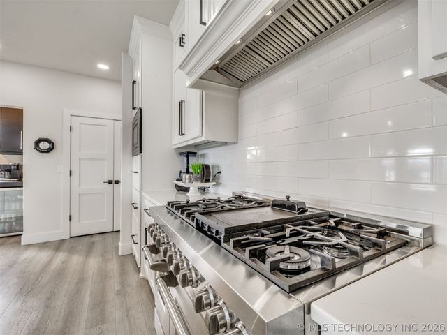 218 Nakomis Circle, Canadian, OK 74425