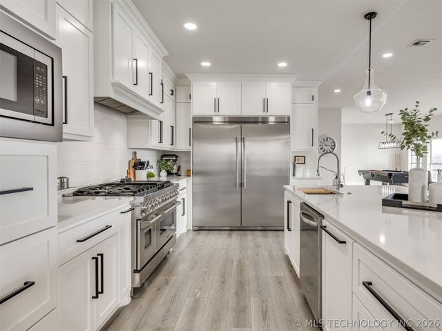 218 Nakomis Circle, Canadian, OK 74425