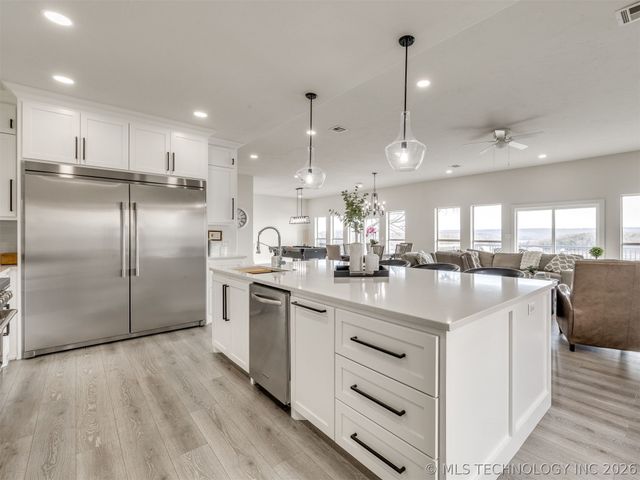 218 Nakomis Circle, Canadian, OK 74425