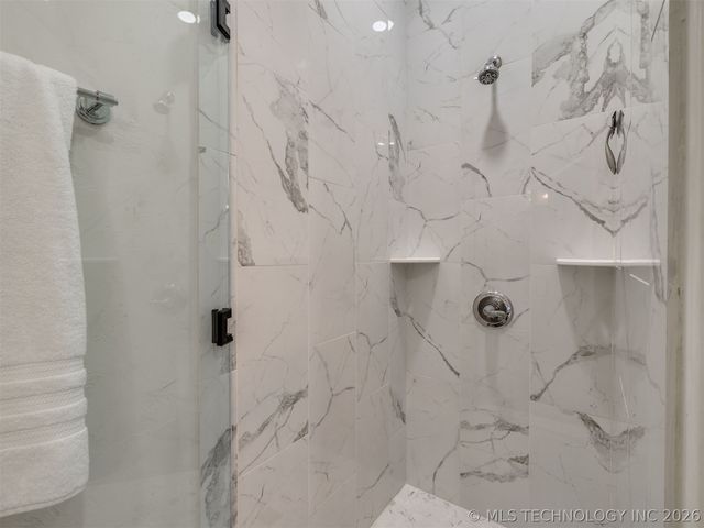 218 Nakomis Circle, Canadian, OK 74425